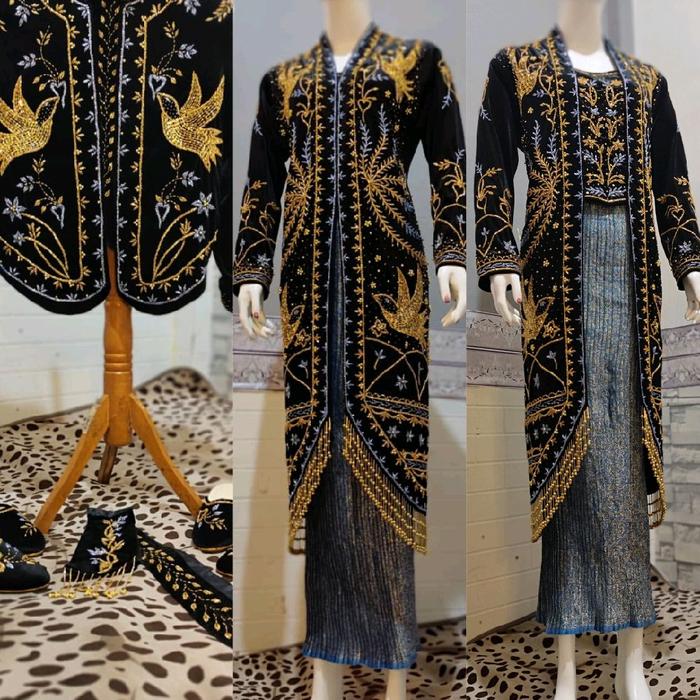 kebaya beludru motif burung merpati sepasang