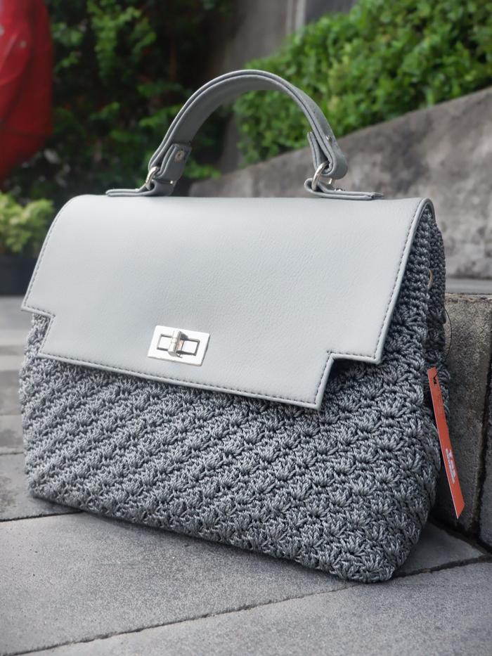 Gembil VIP Collection by Omah Oblong Jogja Tas Rajut Jinjing Free Strap Warna Cokelat Tas Rajut Jogj