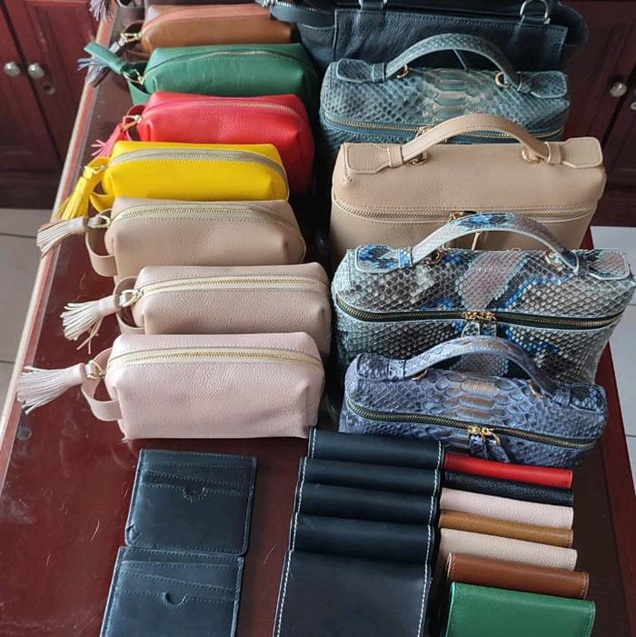 Tas Dompet Kulit Asli THREE B Ular Crocodile Biawak Sapi Domba untuk Pria dan Wanita - Belanja, Kart