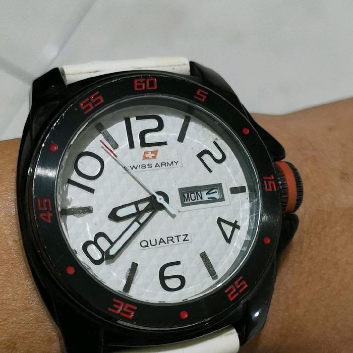 jam tangan swiss army koleksi pribadi bagus original, tanpa kotak, buat cewek/ cowok oke, belt silic
