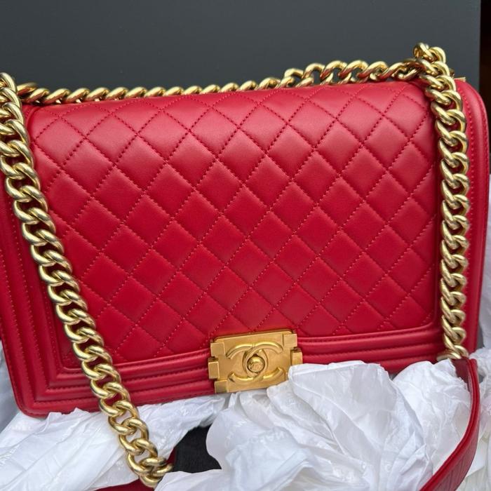 Tas Chanel Boy Medium Good Condition