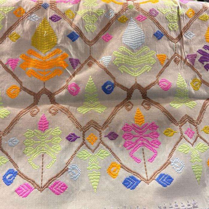Songket Sidemen Bali Kain Tradisional dengan Motif Warna-warni dan Detail Bordir Elegan
