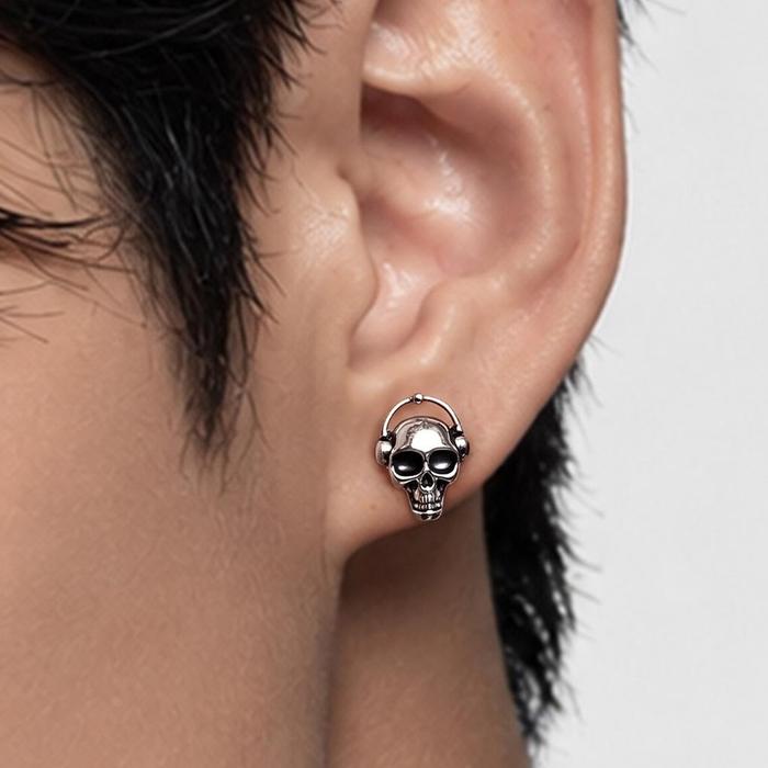 Guxi Anting Pria Titanium Steel Model Tengkorak Pakai Headphone Vintage Anti Karat Aksesoris Rock