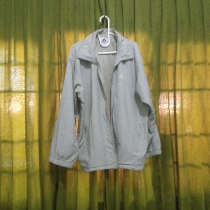 Jaket Abu-abu Pria Preloved dari Adidas - Jaket Kulot dengan Desain Sederhana dan Nyaman