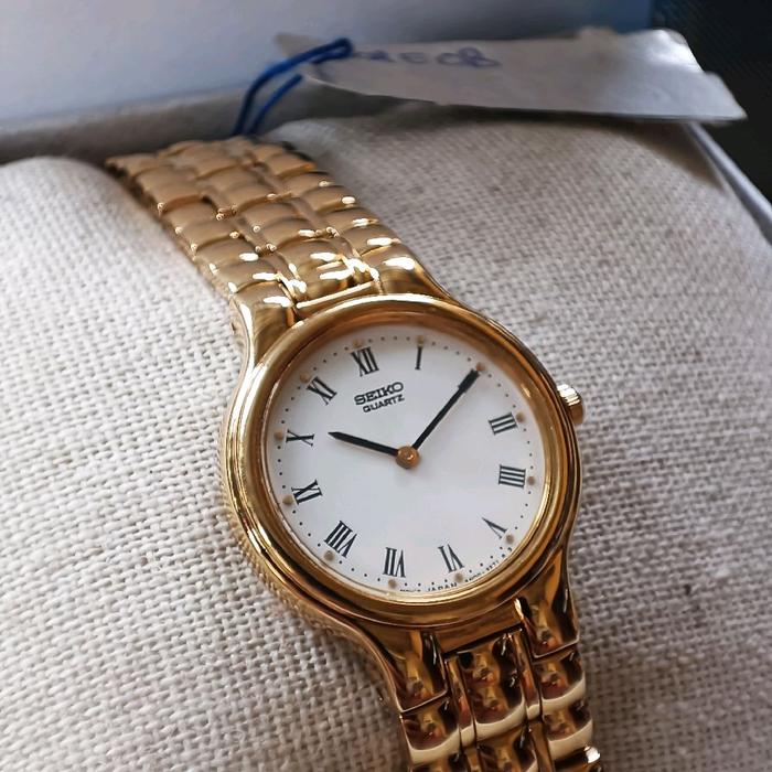 Seiko Vintage Ladies Rantai Gold Ov \- Jam tangan klasik dengan desain yang menarik. Cocok untuk wan