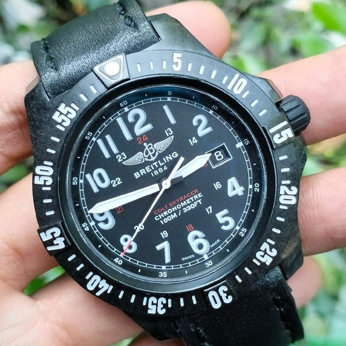 Breitling colt sktracer blac dial and Carbon
