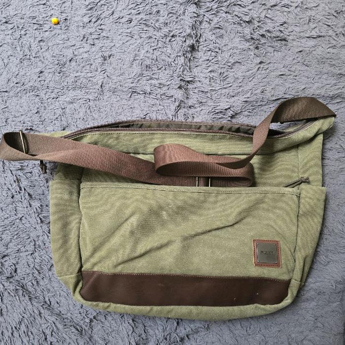 Eiger Tas Laptop Kanvas Hijau Army Vintage Maksimal 14 Inch Kompartemen Laptop Bekas Layak Pakai