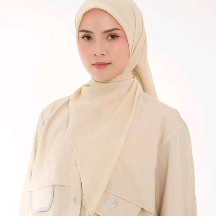 Deenay Liza Vanilla Hijab Segiempat Polos Moonlight Blue Mocca Mustard Navy Kerudung Muslim 115x115c
