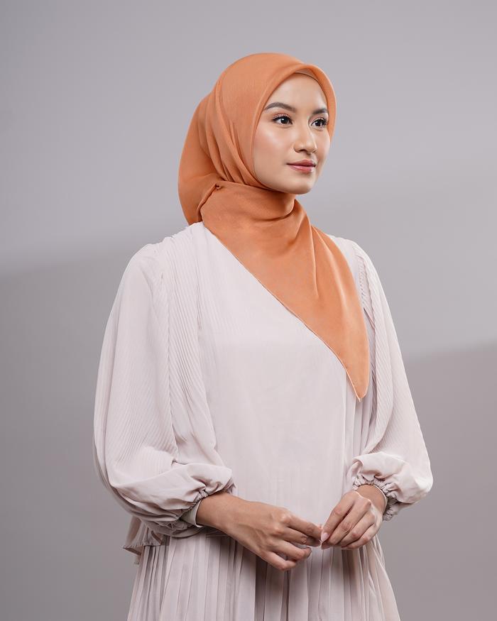 Plain Paris naPocut (Segi Empat) Jilbab Simple