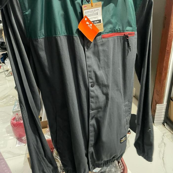 Jaket Eiger Barcelos Coach Jacket