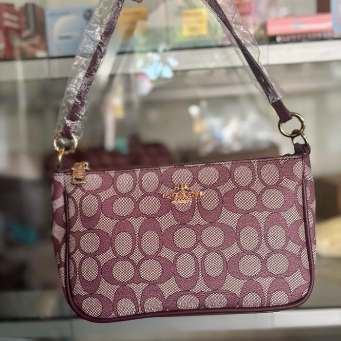 Tas Elegan Coach dengan Desain Pola Unik dan Warna ungu terong n lilac