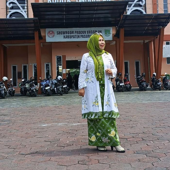 Setelan baju kurung muslimah dengan motif duren, alpukat, biji kopi dn Pete yg d padukan dg warna pu
