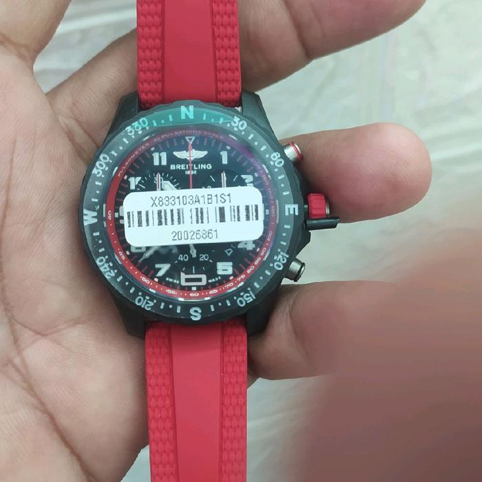 Breitling Endurance Baru dengan Tali Merah dan Desain Tahan Lama