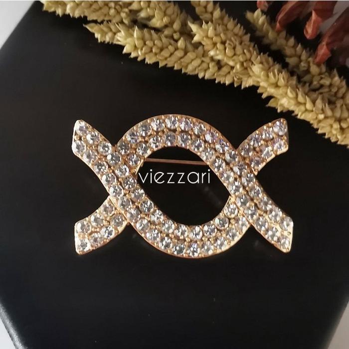 BROS WEARING KLAMBY PREMIUM HIGH INLAID ZIRCONIA ALICE BROOCH NAYANA BROOCH MONOGRAM
