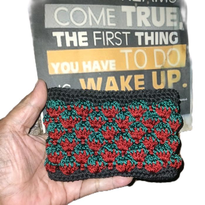 Dompet Rajut Motif Strawberry dari Benang Polyester Berkualitas - Wanita, Uang, Kartu