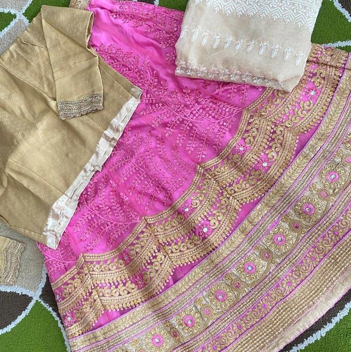 Baju India PL Lehenga dengan Desain Elegan dan Warna Pink yang Menarik