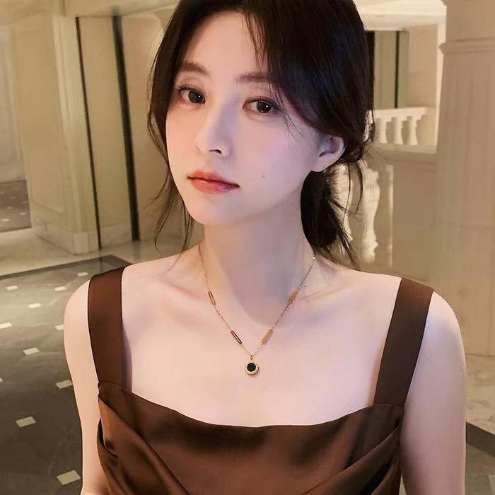 Kalung Titanium Wanita Model Bulgari Liontin Hitam Putih Mewah Elegan Anti Karat Tidak Mudah Luntur 