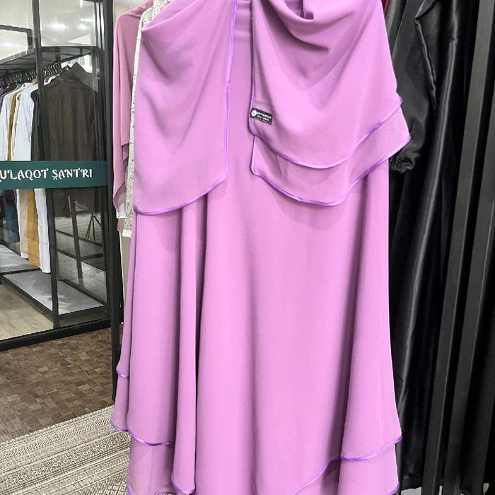 Hijab Instan Warna Ungu di lengkapi dengan cadar yang senada dengan Desain Elegan dan Nyaman untuk P