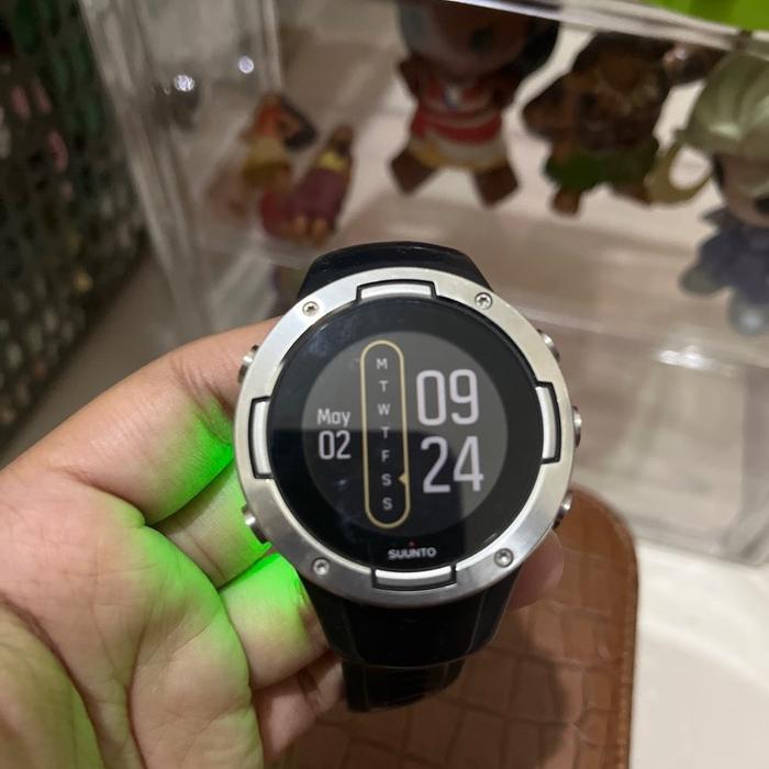 Suunto Jam Tangan Preloved Suunto 5 Black Series dengan Tampilan Hitam dan Desain Sporty