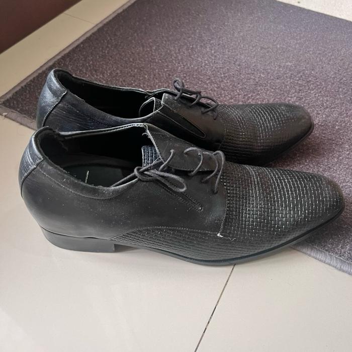 Keeve KBP-034-43 Sepatu Pria Size 43 Preloved Kualitas Terbaik untuk Tampilan Formal
