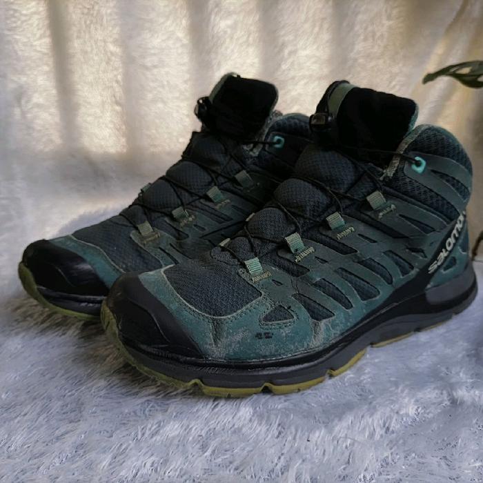 Sepatu Outdoor Solomon second size 40