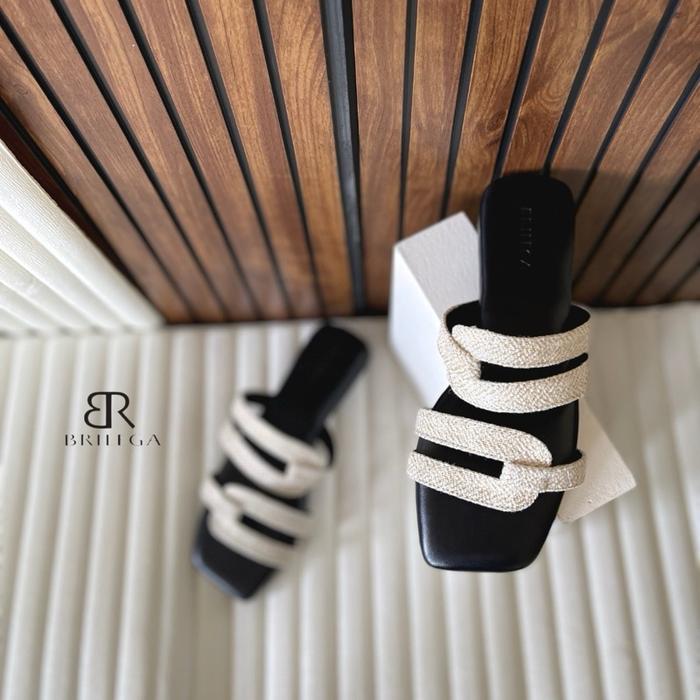 BRILEGA FREYA CREAM Sandal teplek wanita dengan design yang elegan dan simple serta nyaman dipakai H