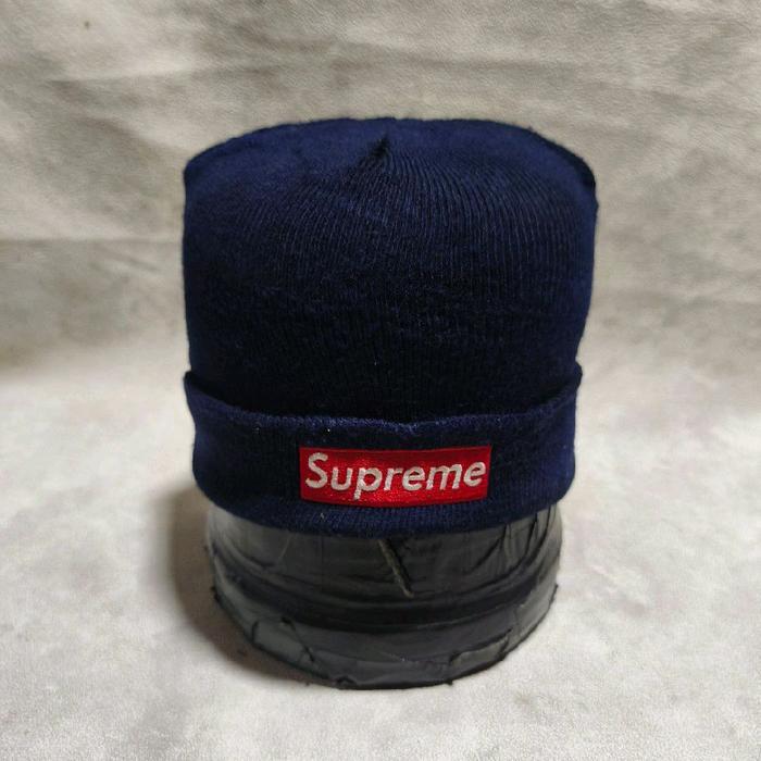 topi beani rajut pria supreme box navy bekas