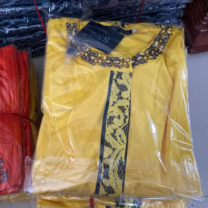Tunik SNQ 88-840 Model Leher Payet Kancing Brokat dengan Detail Renda dan Warna Cerah