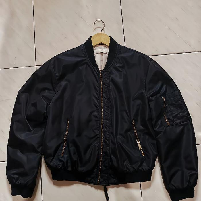 ZARA Bomber Jacket Hitam (UNISEKS)