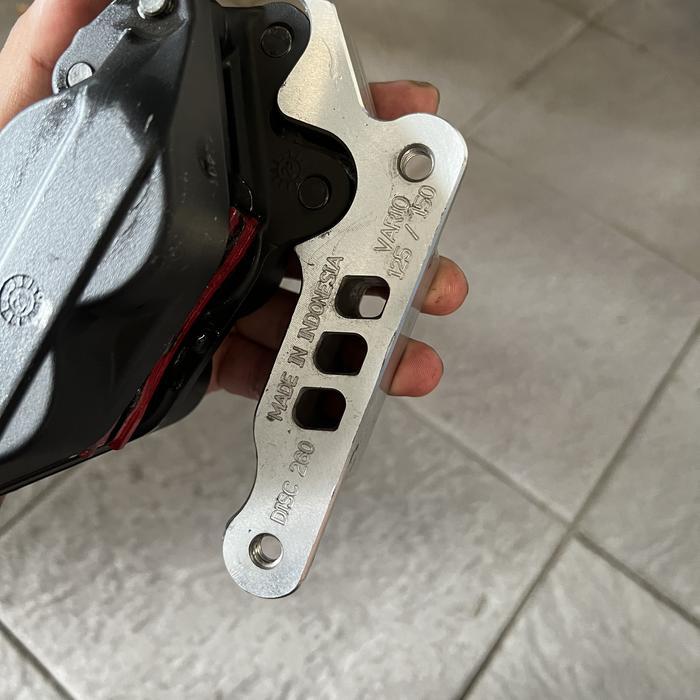 BREMBO 4P BLACK ORIGINAL + BREKET WR3 VARIO 125/150