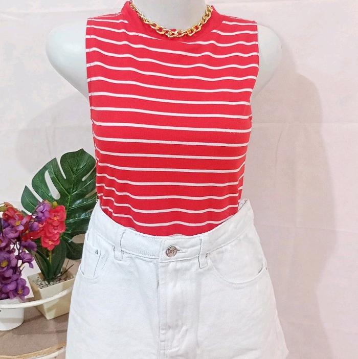 satu set tanktop hotpants putih