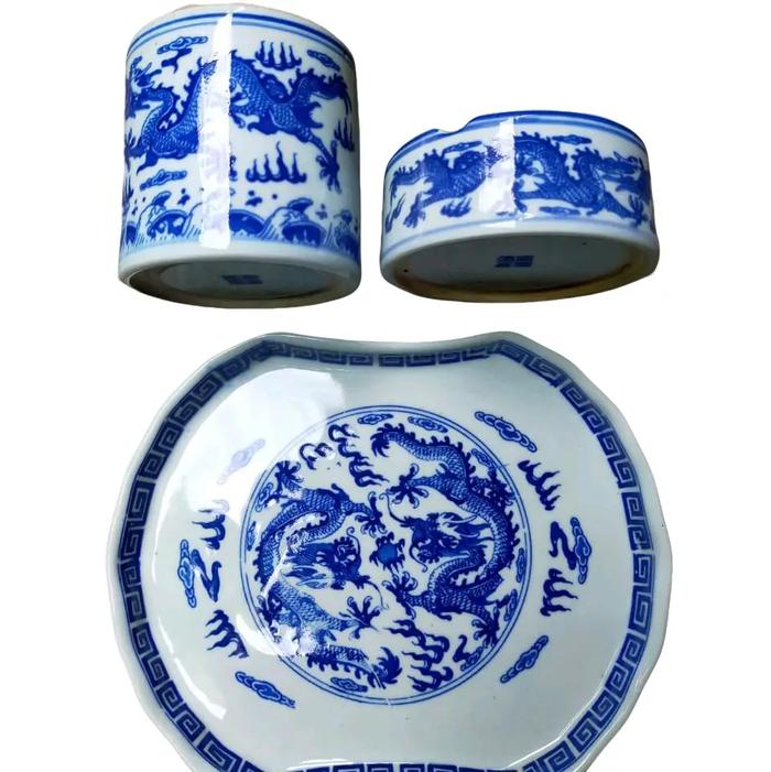 Borongan Keramik Biru Putih Antik Motif Naga