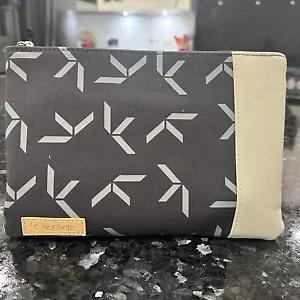 Ready Tas  Man Hand Bag Qantas Amenity Full Set