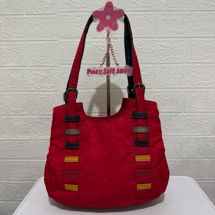 Tas shoulder bag nilon. Tas shoulder bag omar sharif paris. Tas ketek wanita. Tas 3sekat preloved. M