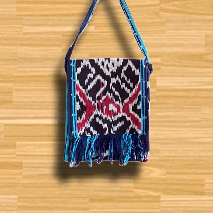 Tas Selempang Tenun Mini Etnik Lombok Toraja dengan Penutup Wanita Motif Khas Ukuran Simpel Cocok un