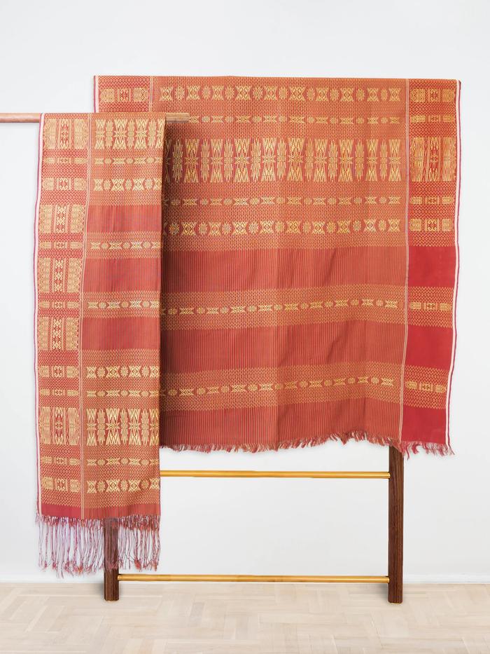 Tobatenun | Uis Nipes Set | Syal dan Kain Tenun | Shawl dan Kain