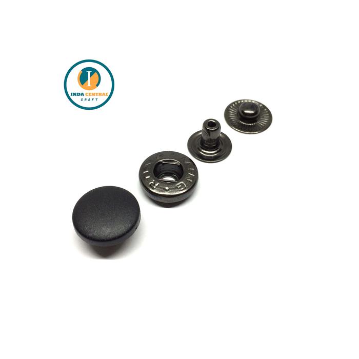 Kancing Cetet Besi Diameter 15 mm (7060) Tutup Plastik Hitam isi 12 Set