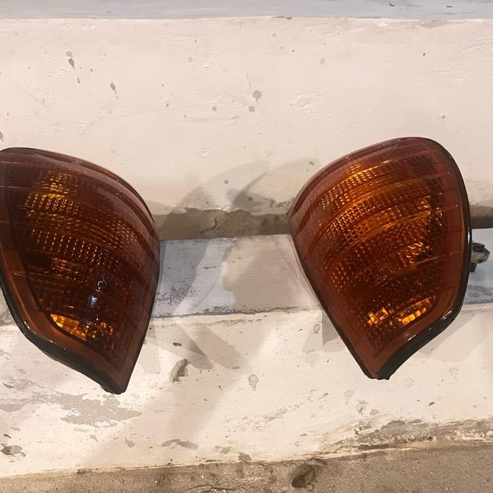Lampu Sein Copotan Mercy tiger asli Merk Hella kondisi 95%
