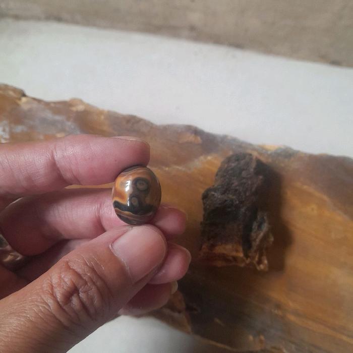 BATU KALIMAYA BLACK OVAL MOTIF JAWA⁸RA BANTEN