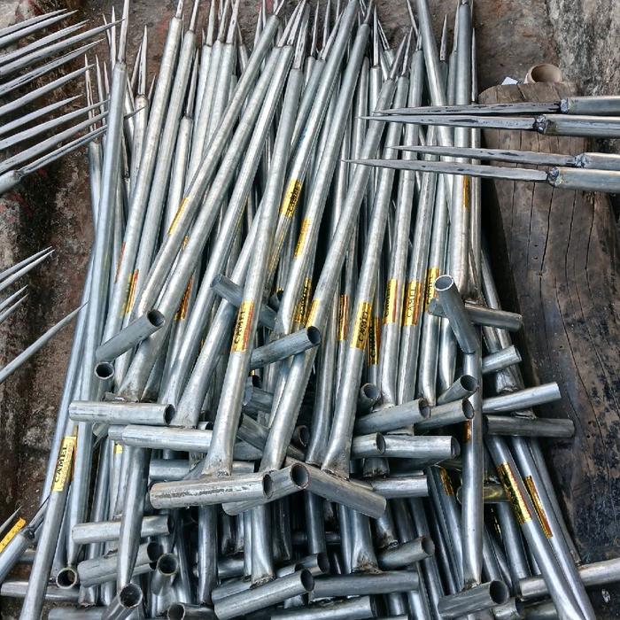 TOJOK SAWIT GALVANIS PANJANG 1M, KETEBALAN GALVANIS 2,5MM,MATA TOJOK PER ASLI DI BUAT PERSEGI, cap C