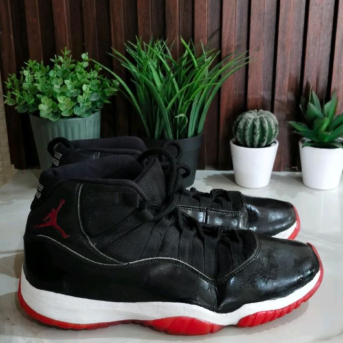 sepatu second Nike Air Jordan 11 Retro Bred. ukuran 42,5