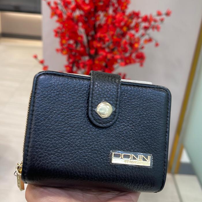 Donini Giotti Dompet Wanita Hitam dengan Desain Elegan dan Fungsional untuk Kebutuhan Sehari-hari