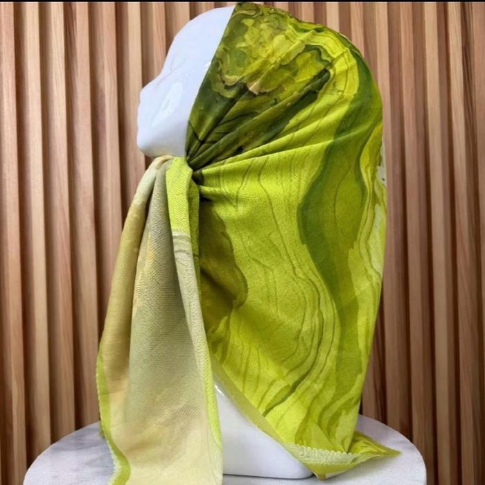 HIJAB SEGI EMPAT VOAL MOTIF MARMER HIJAU LEMON ARMY