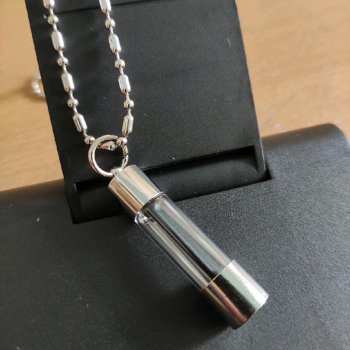 Liontin  Kalung tabung kaca  Plat Besi buka tutup volume 1 mil