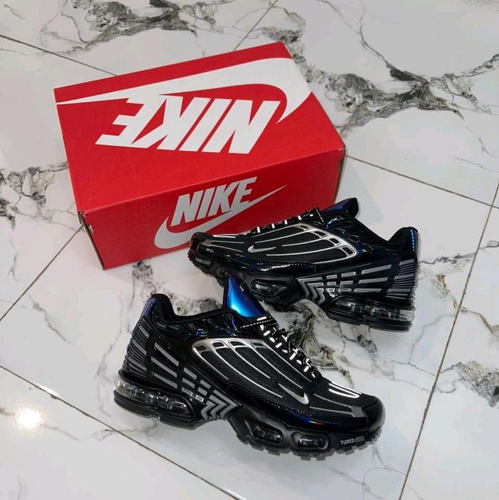 Nike Air Max Plus 3, yang juga dikenal sebagai Nike Air Max TN. 
