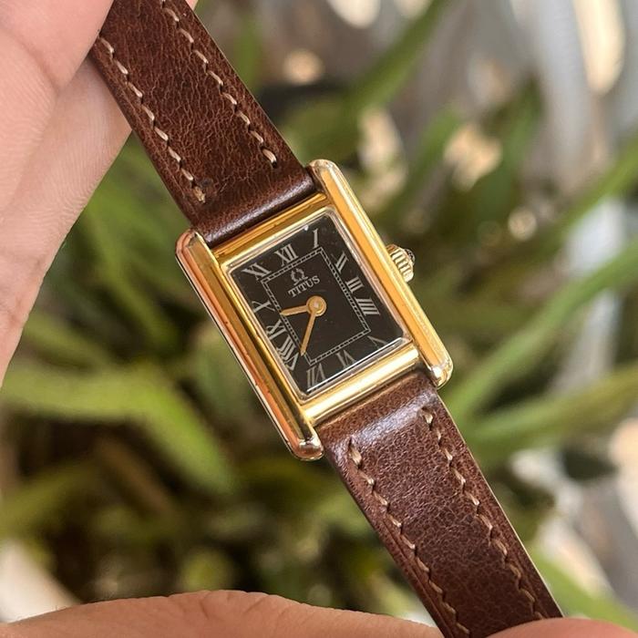 Titus tank roman dial