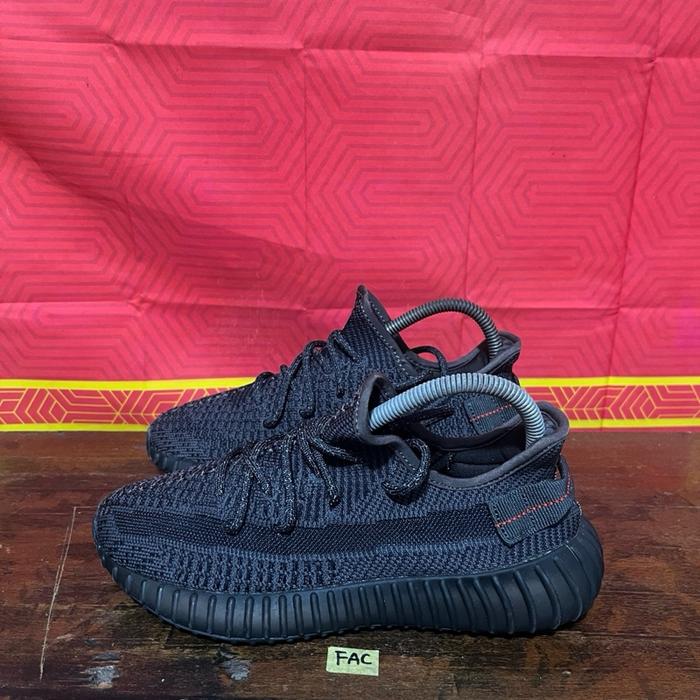 Sepatu second ori adidas yezzy 350 black size 36