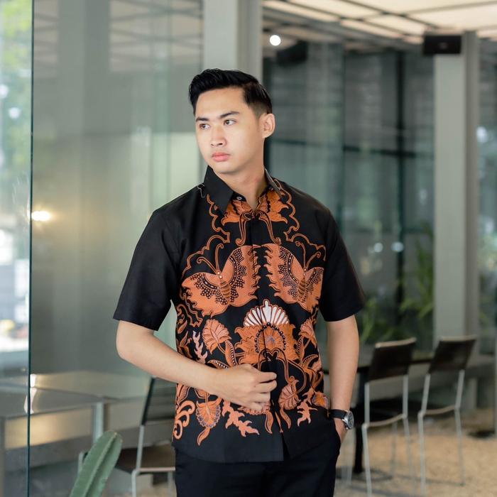 Batik solo modern kemeja lengan pendek slimfit lapis furing motif kupu kupu bahan katun halus batik 