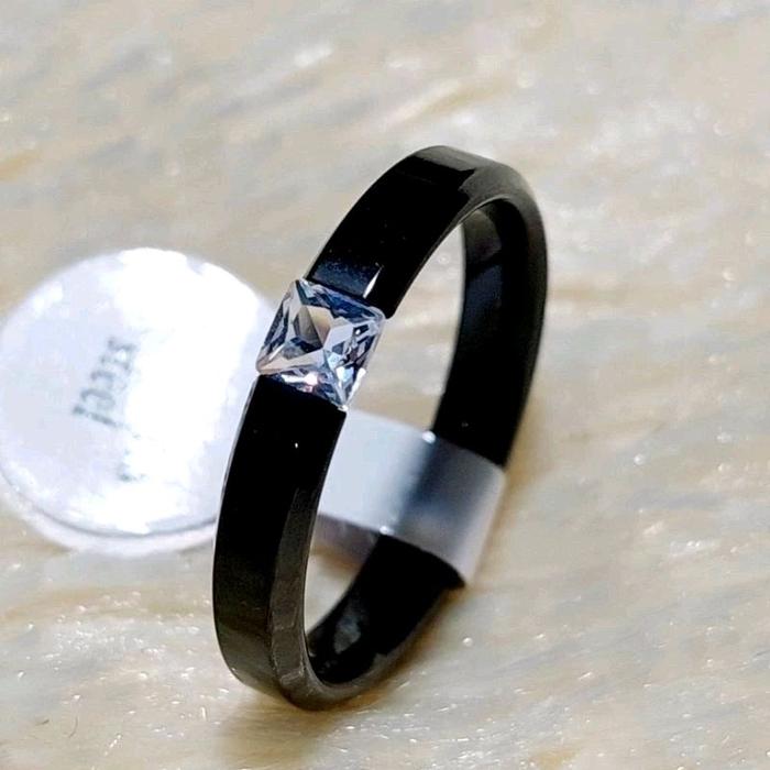 Cincin Titanium Hitam Permata Wanita Anti Luntur Terbaru/Cincin permata hitam