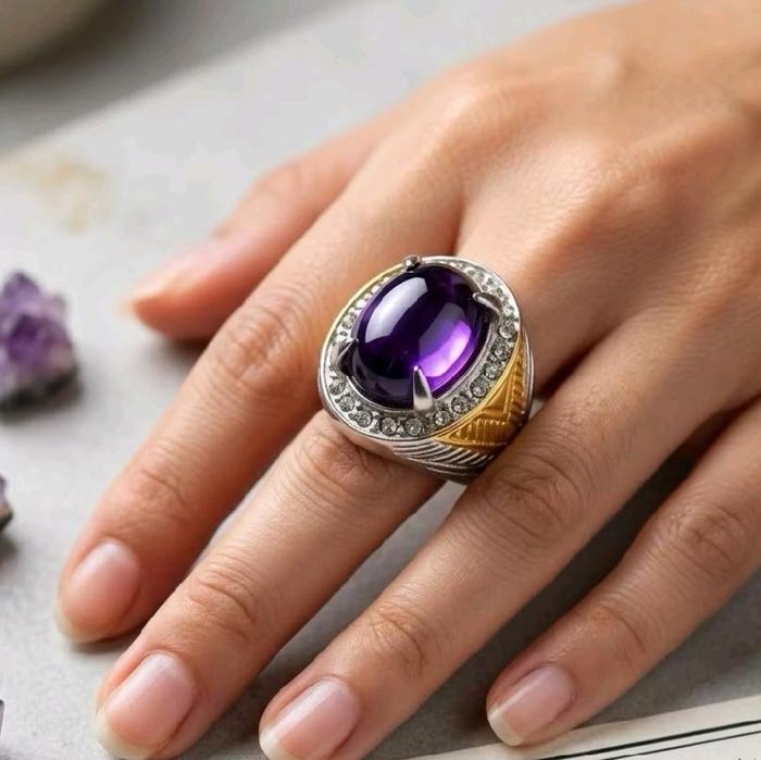 Cincin Pria Batu Purple Ametys Ring Titanium Elegan dengan Desain Mewah Kualitas Tinggi Dimensi 15x1